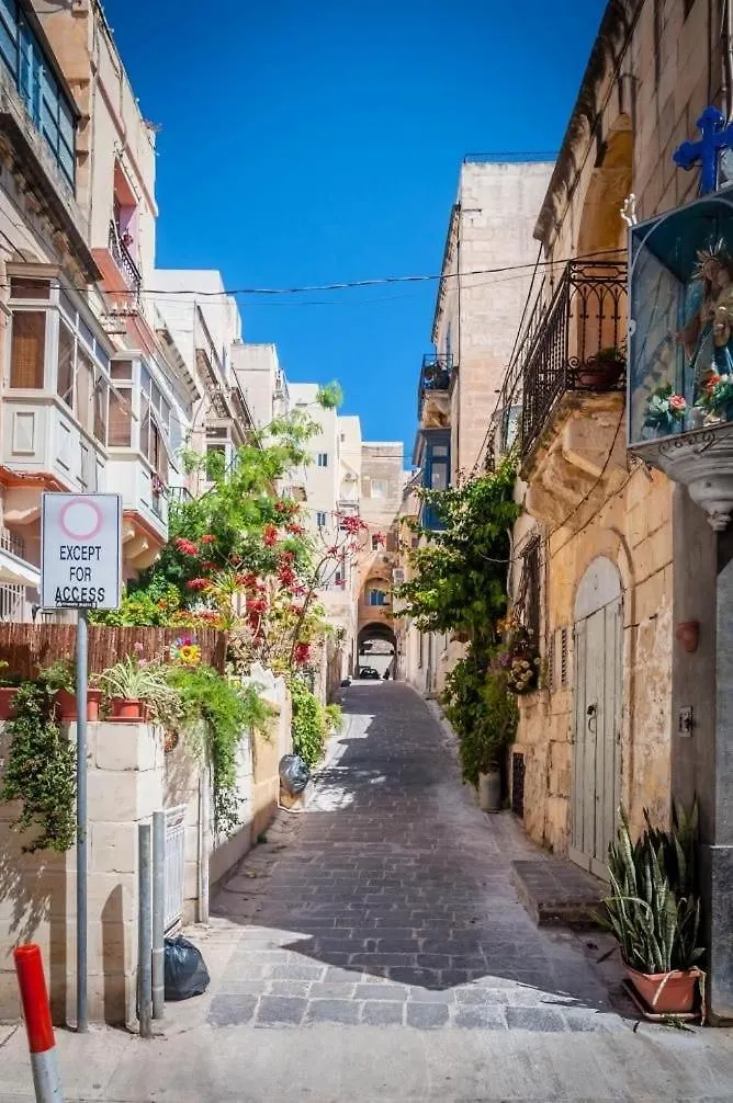 Stunning Sliema Penthouse With Spacious Terrace By 360 Estates Malta