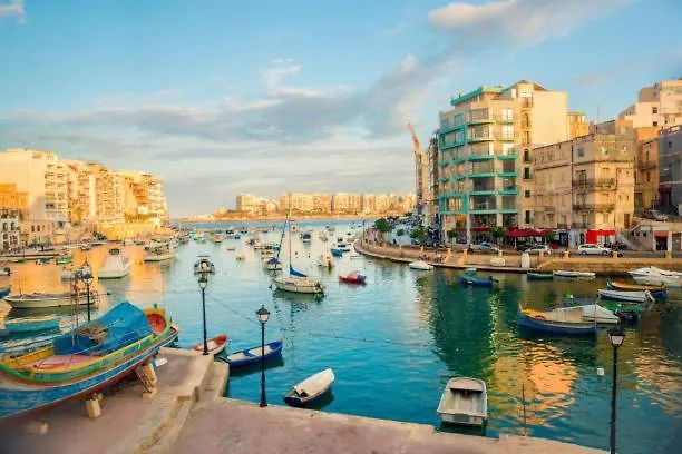 Stunning Sliema Penthouse With Spacious Terrace By 360 Estates